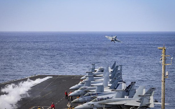 Houthi đã kéo tàu sân bay Mỹ khỏi Đông Á - Ảnh 2.