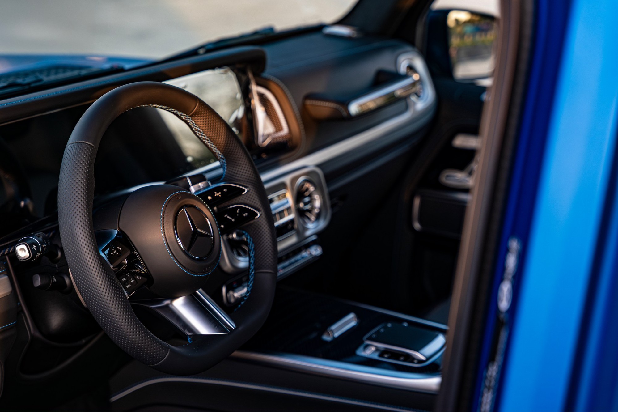 Mercedes-Benz G 580 ra mắt Việt Nam: Giá từ 7,75 tỷ đồng, lội được nước sâu đến bụng, quay xe 360 độ, chạy 473km/sạc- Ảnh 9. Mercedes-Benz G 580 ra mắt Việt Nam: Giá từ 7,75 tỷ đồng, lội được nước sâu đến bụng, quay xe 360 độ, chạy 473km/sạc- Ảnh 9.