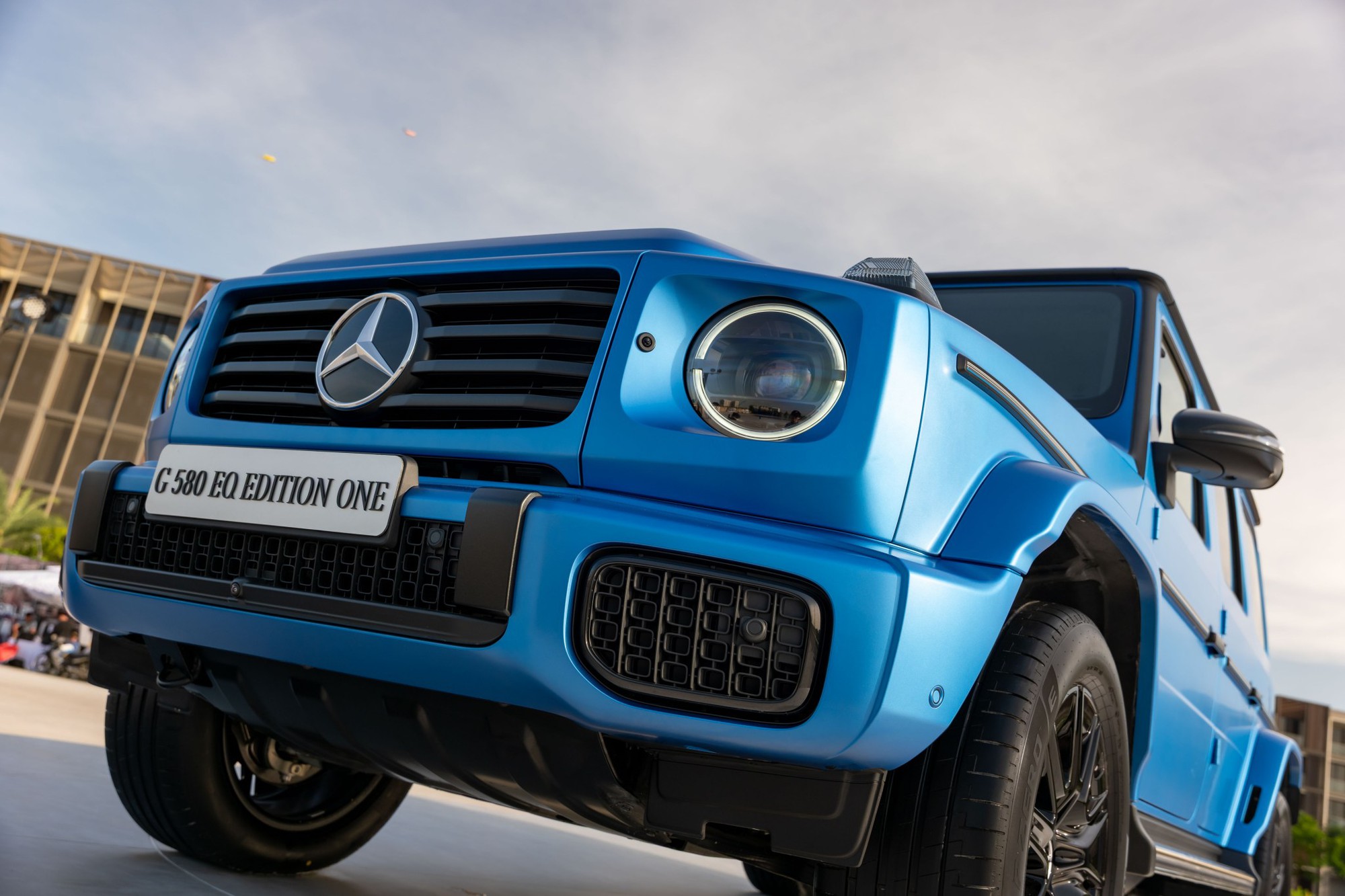 Mercedes-Benz G 580 ra mắt Việt Nam: Giá từ 7,75 tỷ đồng, lội được nước sâu đến bụng, quay xe 360 độ, chạy 473km/sạc- Ảnh 3. Mercedes-Benz G 580 ra mắt Việt Nam: Giá từ 7,75 tỷ đồng, lội được nước sâu đến bụng, quay xe 360 độ, chạy 473km/sạc- Ảnh 3.