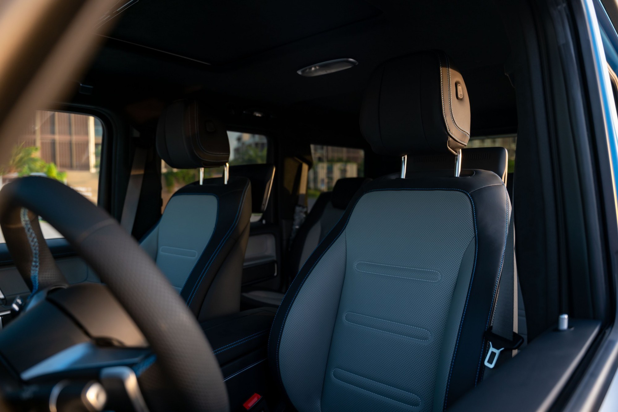 Mercedes-Benz G 580 ra mắt Việt Nam: Giá từ 7,75 tỷ đồng, lội được nước sâu đến bụng, quay xe 360 độ, chạy 473km/sạc- Ảnh 10. Mercedes-Benz G 580 ra mắt Việt Nam: Giá từ 7,75 tỷ đồng, lội được nước sâu đến bụng, quay xe 360 độ, chạy 473km/sạc- Ảnh 10.