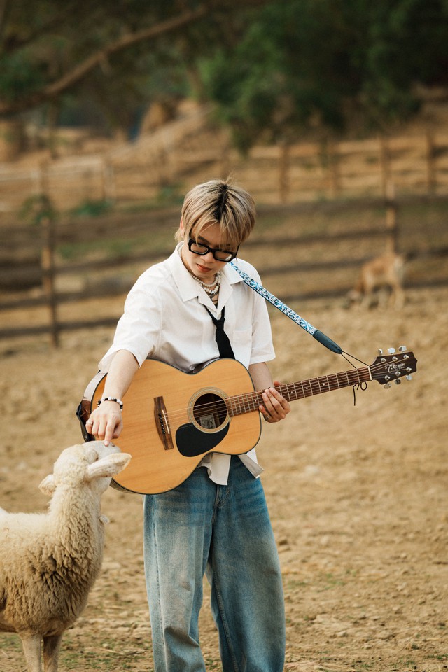 Giọng ca gen Z Sixkie "cạnh tranh" top trending với H&ograve;a Minzy, HIEUTHUHAI- Ảnh 3.