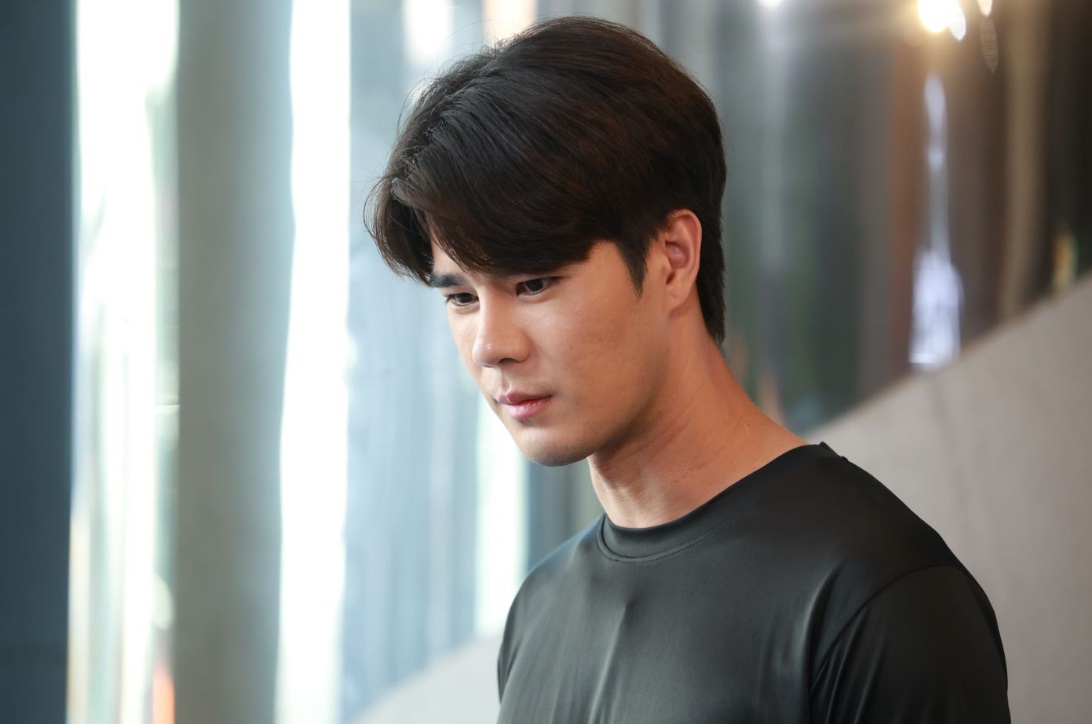 Mở lồng b&agrave;n thấy m&acirc;m cơm đạm bạc, chồng tức giận hất đổ cả b&agrave;n ăn, bố chồng liền đưa cho 1 tờ giấy l&agrave;m anh ấy sợ t&aacute;i mặt - Ảnh 1.