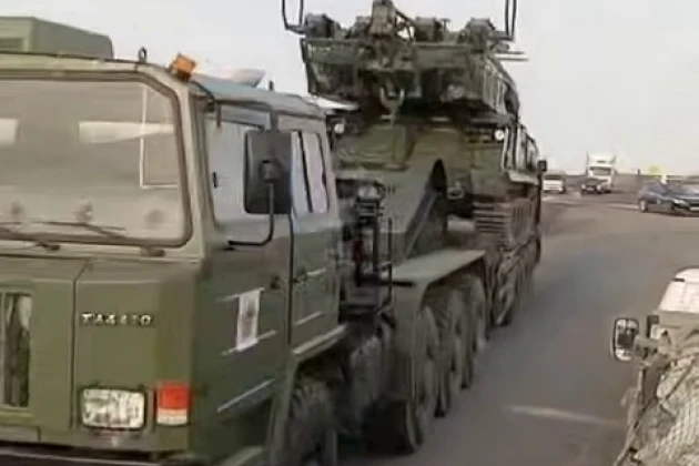 Kazakhstan bất ngờ đưa h&agrave;ng loạt vũ kh&iacute; hạng nặng đến s&aacute;t bi&ecirc;n giới