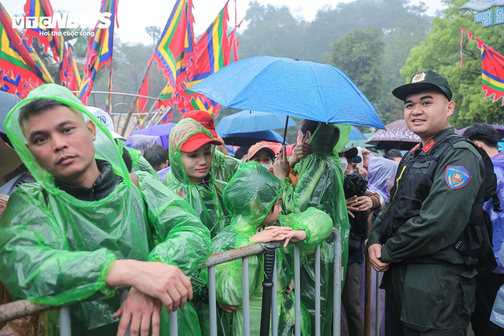 Chủ tịch nước Lương Cường dâng hương Giỗ Tổ Hùng Vương Phú Thọ - Ảnh 11.