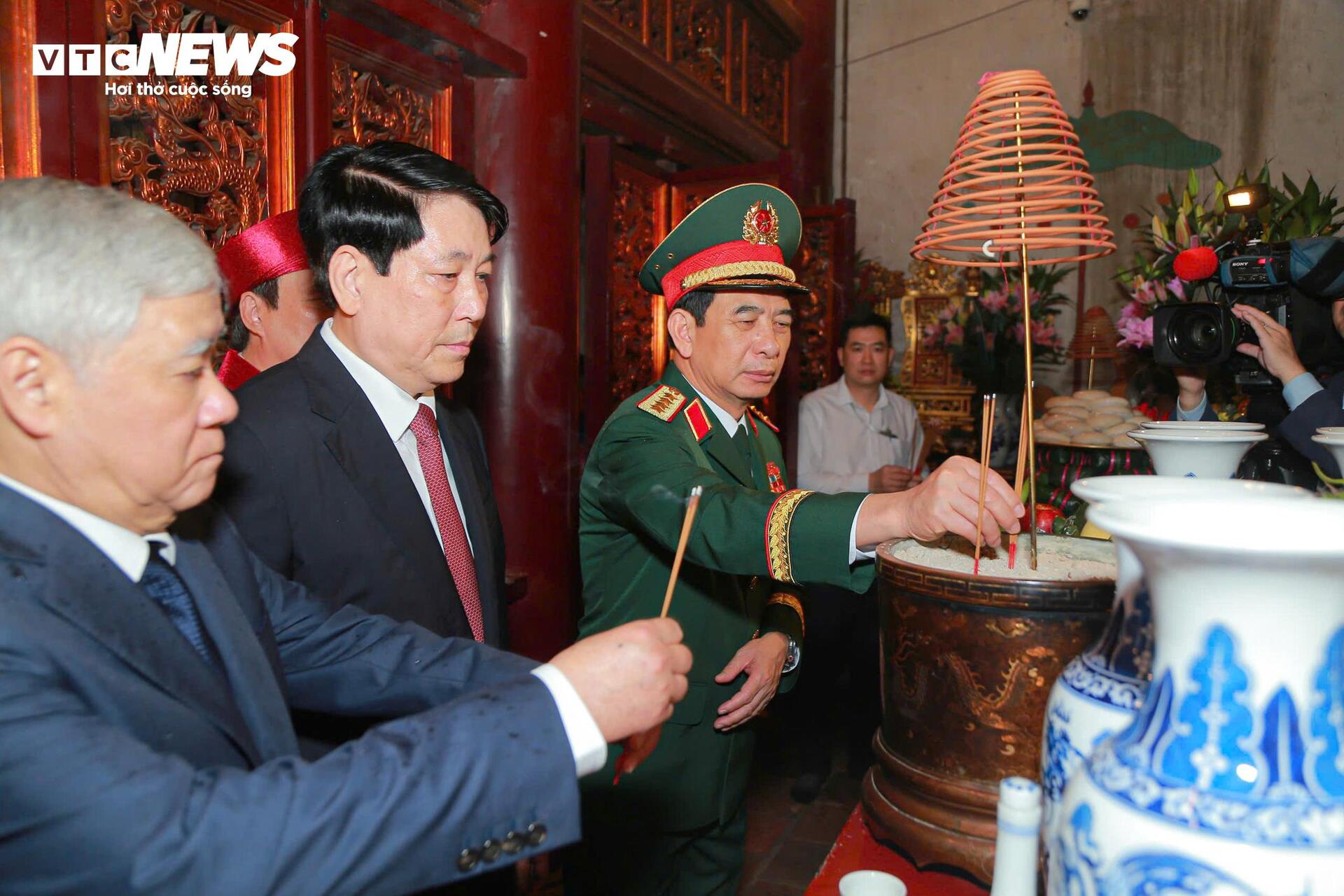 Chủ tịch nước Lương Cường dâng hương Giỗ Tổ Hùng Vương Phú Thọ - Ảnh 8.