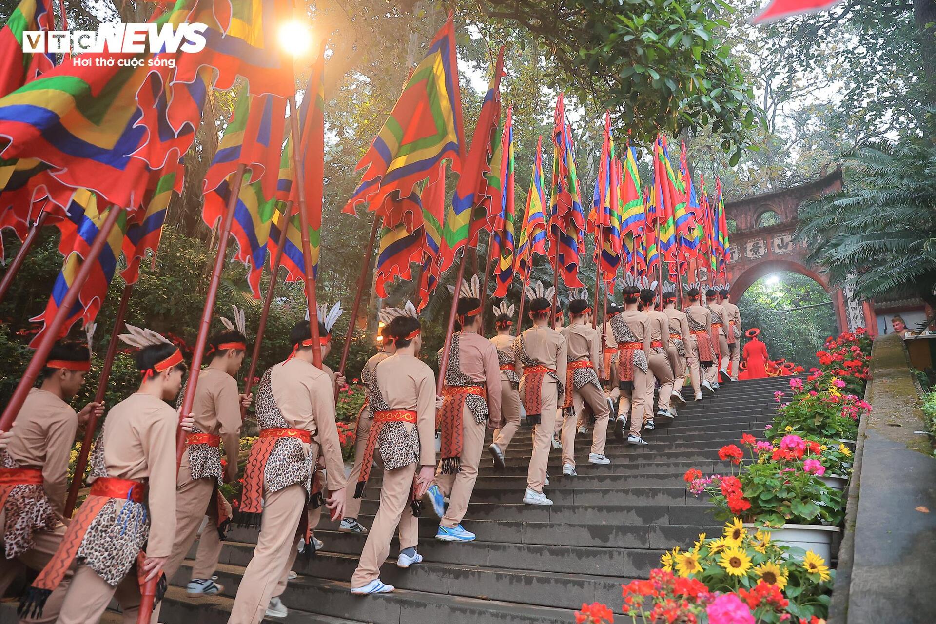 Chủ tịch nước Lương Cường dâng hương Giỗ Tổ Hùng Vương Phú Thọ - Ảnh 2.