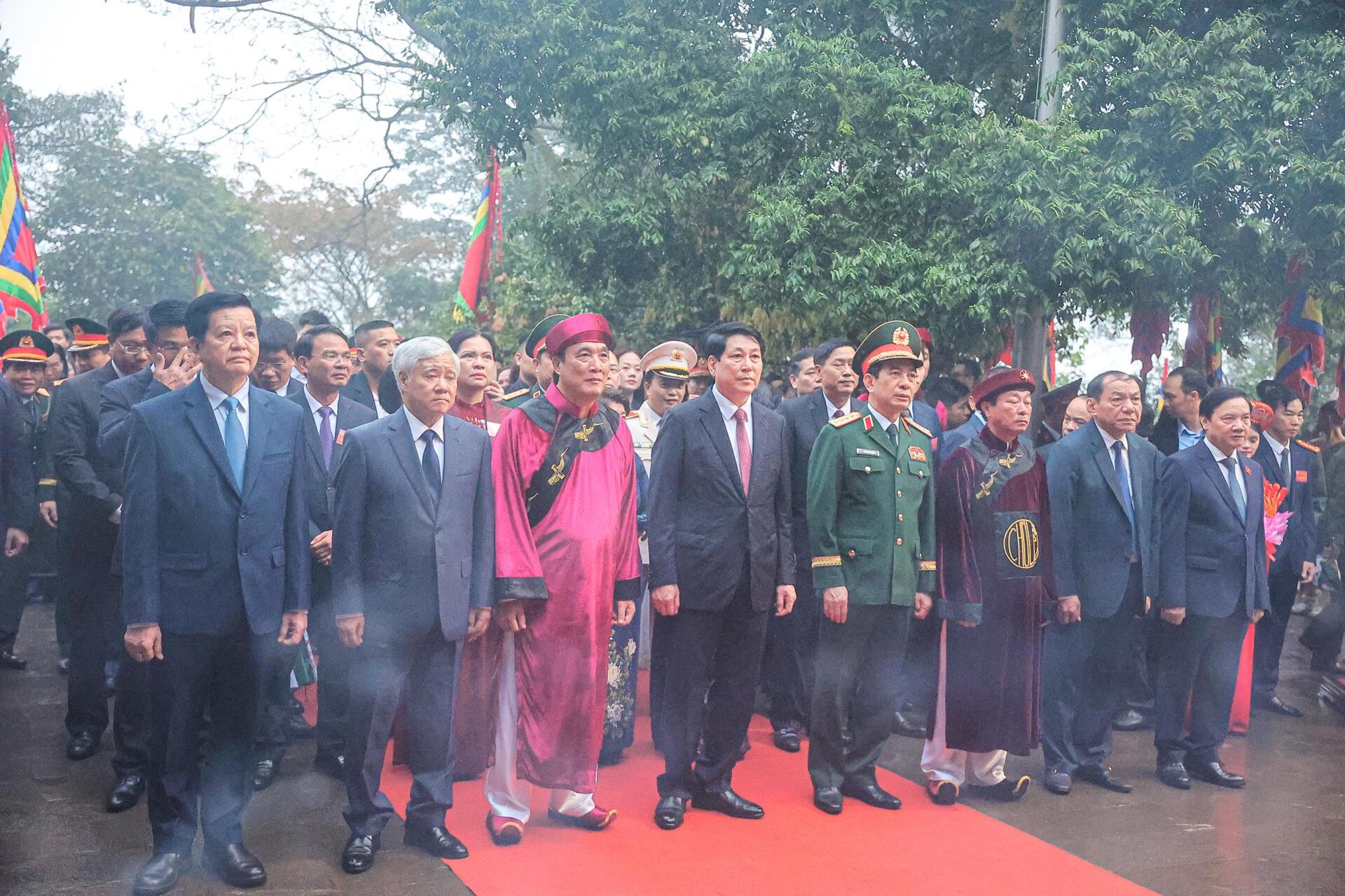 Chủ tịch nước Lương Cường dâng hương Giỗ Tổ Hùng Vương Phú Thọ - Ảnh 3.