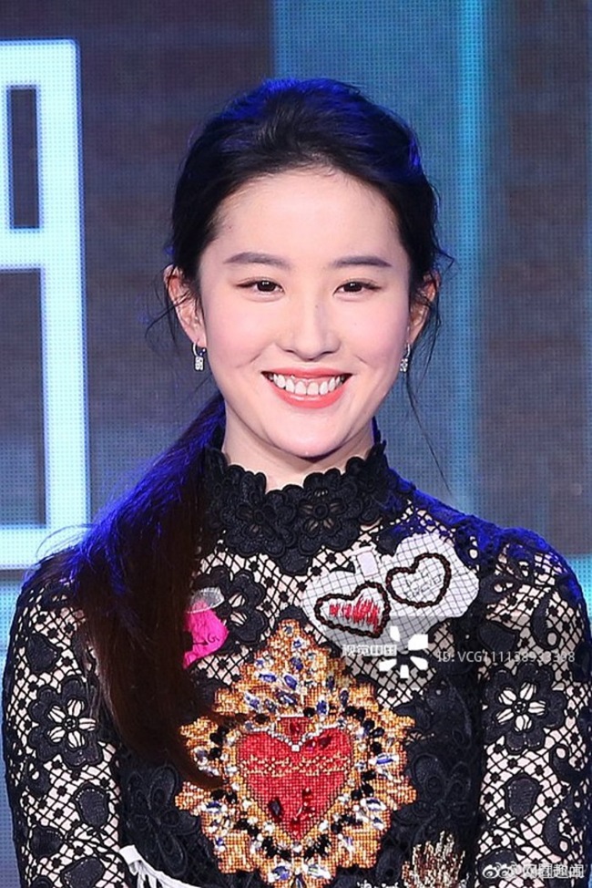 5 mỹ nh&acirc;n Cbiz l&agrave; &ldquo;khắc tinh&rdquo; với nụ cười: Lưu Diệc Phi chưa bằng tr&ugrave;m cuối- Ảnh 3.