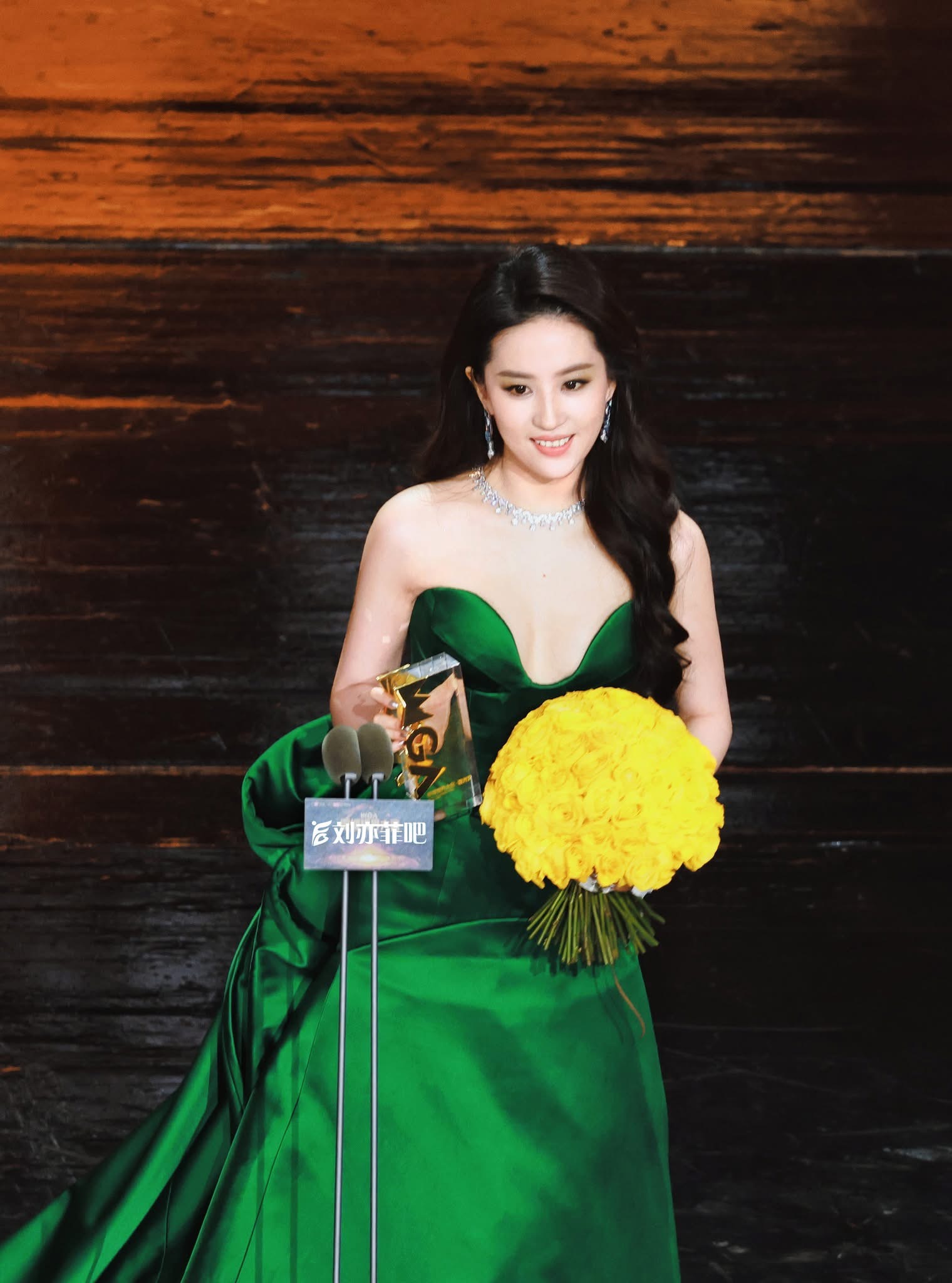 5 mỹ nh&acirc;n Cbiz l&agrave; &ldquo;khắc tinh&rdquo; với nụ cười: Lưu Diệc Phi chưa bằng tr&ugrave;m cuối- Ảnh 7.