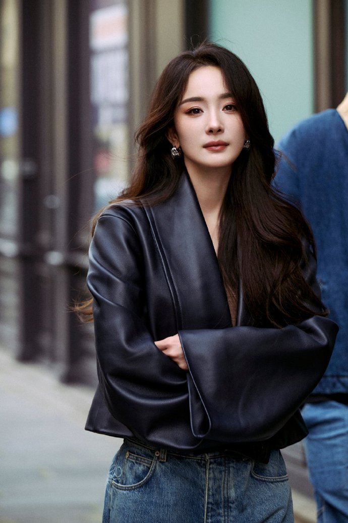 5 mỹ nh&acirc;n Cbiz l&agrave; &ldquo;khắc tinh&rdquo; với nụ cười: Lưu Diệc Phi chưa bằng tr&ugrave;m cuối- Ảnh 14.