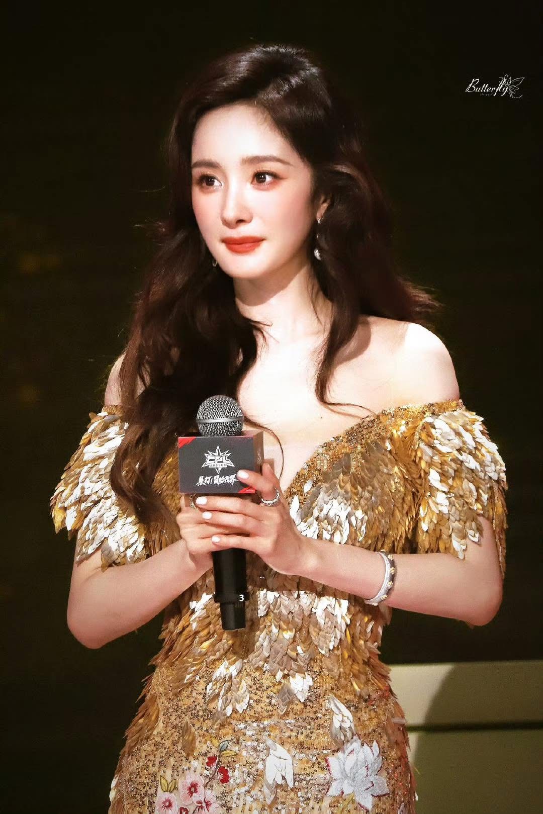 5 mỹ nh&acirc;n Cbiz l&agrave; &ldquo;khắc tinh&rdquo; với nụ cười: Lưu Diệc Phi chưa bằng tr&ugrave;m cuối- Ảnh 13.