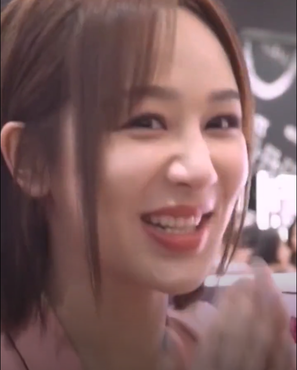 5 mỹ nh&acirc;n Cbiz l&agrave; &ldquo;khắc tinh&rdquo; với nụ cười: Lưu Diệc Phi chưa bằng tr&ugrave;m cuối- Ảnh 19.