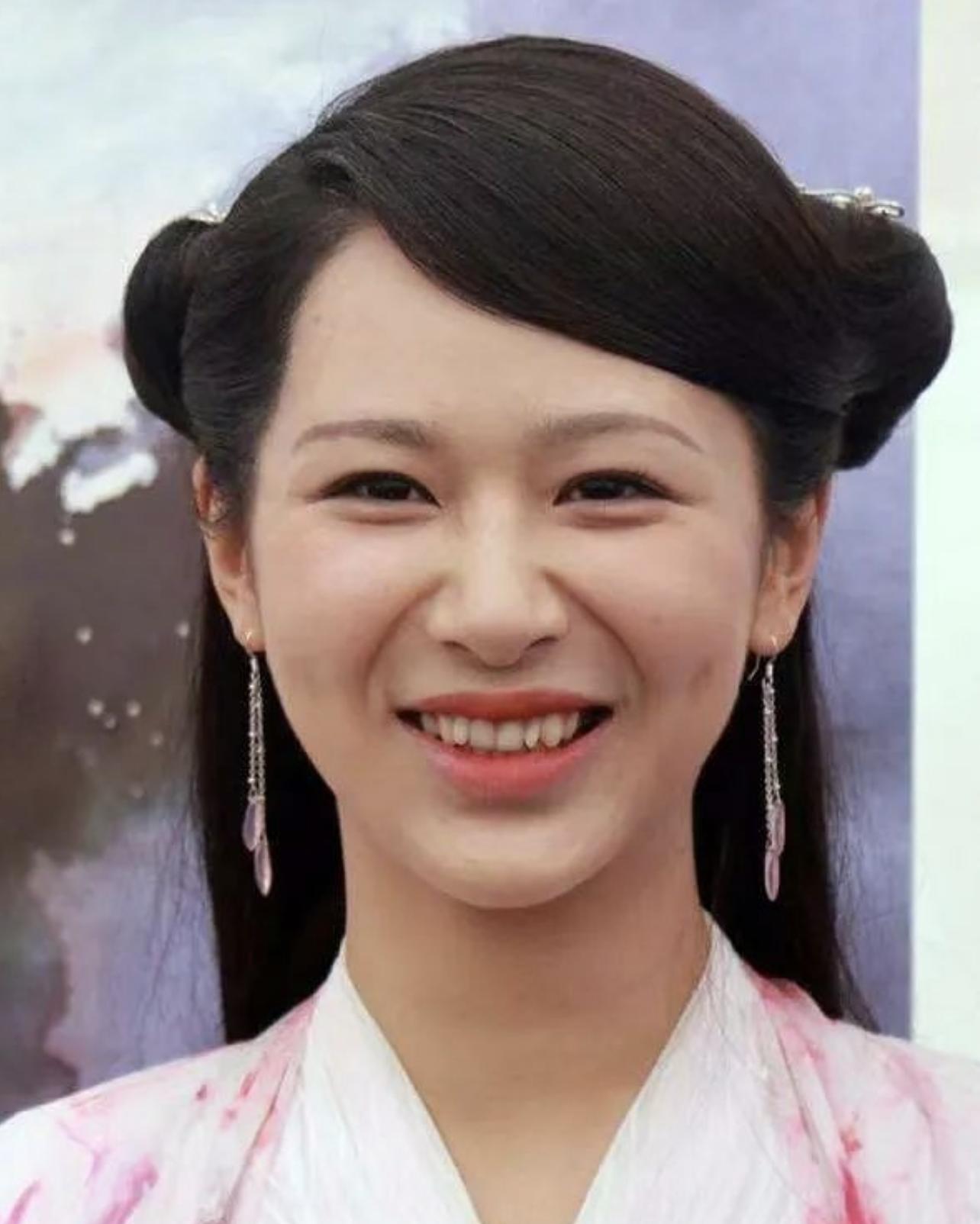 5 mỹ nh&acirc;n Cbiz l&agrave; &ldquo;khắc tinh&rdquo; với nụ cười: Lưu Diệc Phi chưa bằng tr&ugrave;m cuối- Ảnh 20.