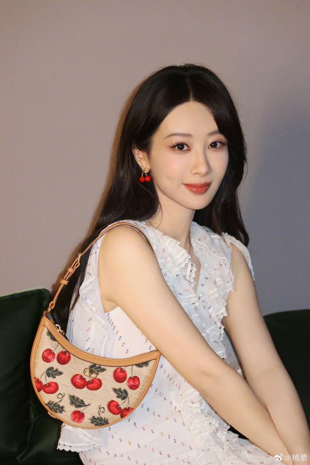 5 mỹ nh&acirc;n Cbiz l&agrave; &ldquo;khắc tinh&rdquo; với nụ cười: Lưu Diệc Phi chưa bằng tr&ugrave;m cuối- Ảnh 22.