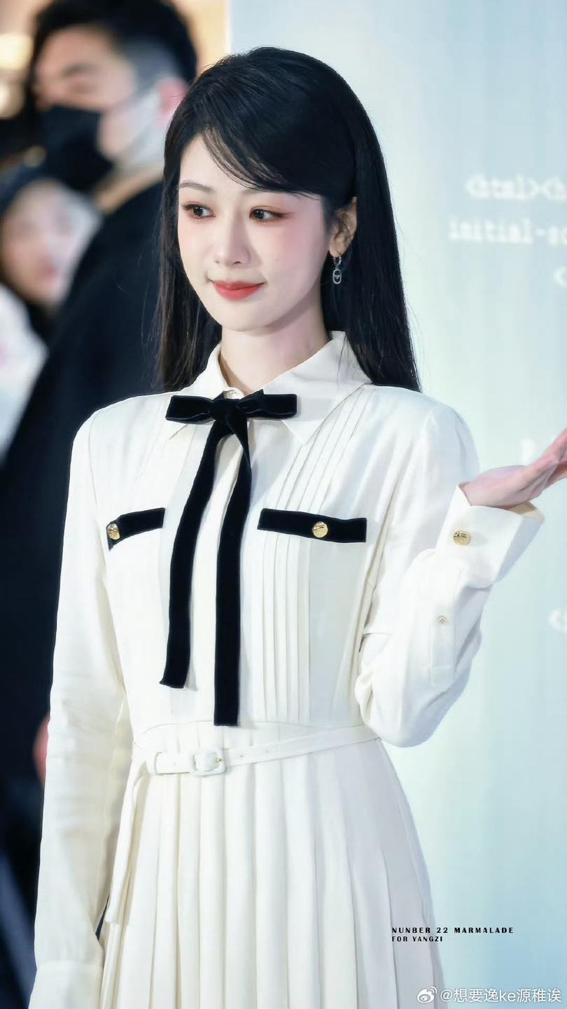 5 mỹ nh&acirc;n Cbiz l&agrave; &ldquo;khắc tinh&rdquo; với nụ cười: Lưu Diệc Phi chưa bằng tr&ugrave;m cuối- Ảnh 24.