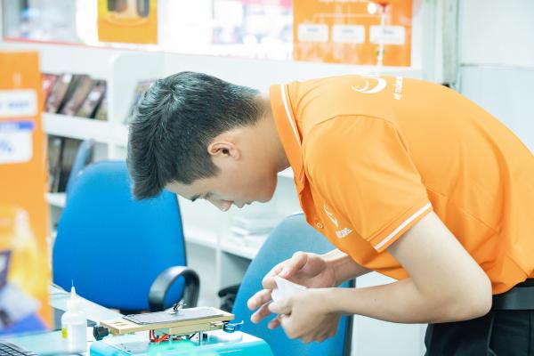 FASTCARE: Dịch vụ sửa chữa điện thoại laptop v&agrave; iPad h&agrave;ng đầu tại B&igrave;nh Dương - Ảnh 1.