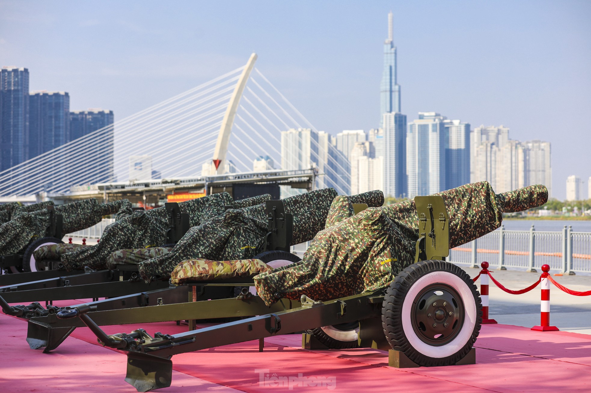 Dàn đại bác bến Bạch Đằng sẵn sàng cho Lễ kỷ niệm 30 / 4 - Ảnh 1.