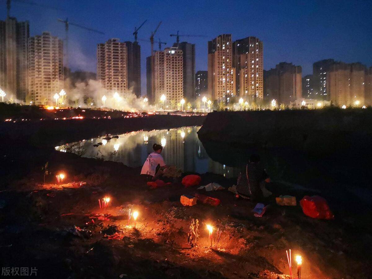 Sự thật clip "h&oacute;a v&agrave;ng Tết Thanh minh" nh&igrave;n như ch&aacute;y rừng viral tr&ecirc;n MXH - Ảnh 1.