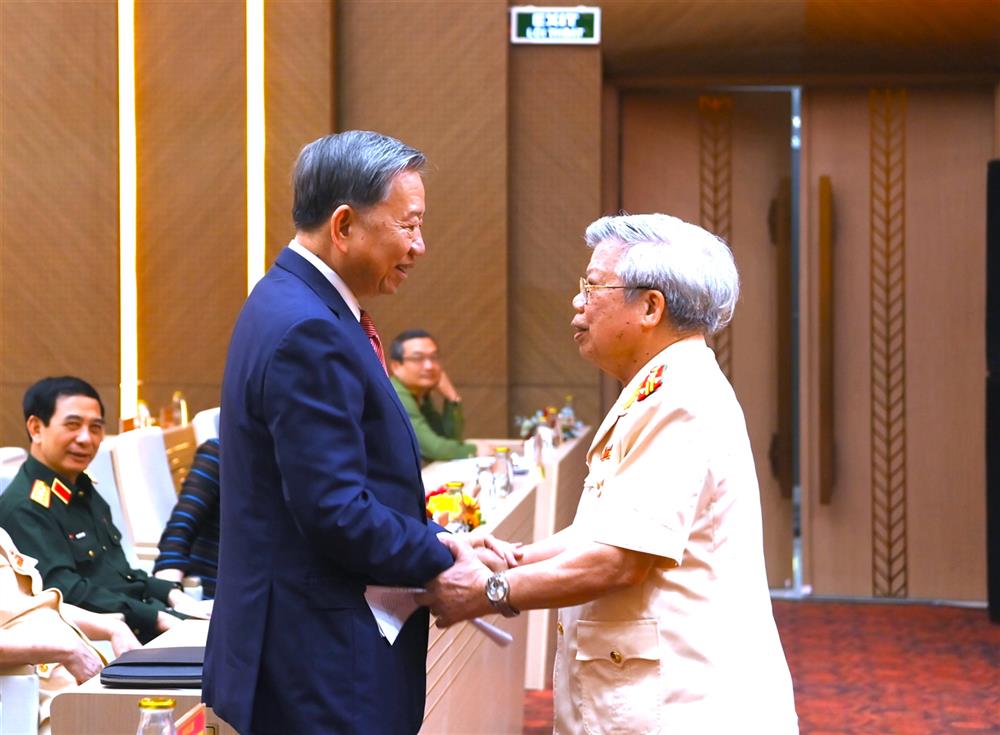 Tổng B&iacute; thư T&ocirc; L&acirc;m gặp mặt c&aacute;n bộ C&ocirc;ng an chi viện chiến trường miền Nam- Ảnh 4.