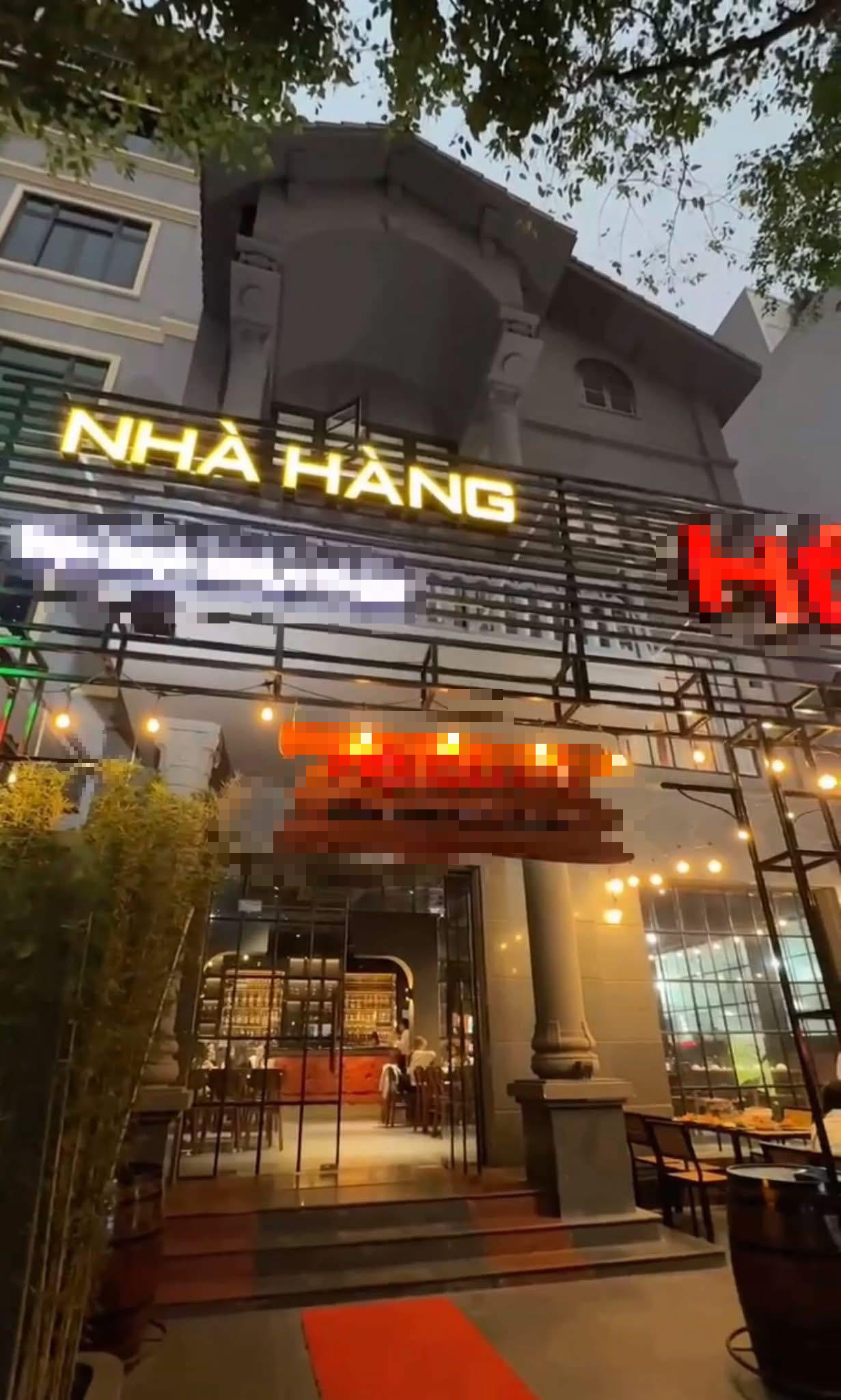Công an xác minh vụ nữ sinh đi làm thêm bị đồng nghiệp hành hung nhập viện vì tranh cãi "tiền bo" ở Hà Nội - Ảnh 1. Công an xác minh vụ nữ sinh đi làm thêm bị đồng nghiệp hành hung nhập viện vì tranh cãi "tiền bo" ở Hà Nội - Ảnh 1.