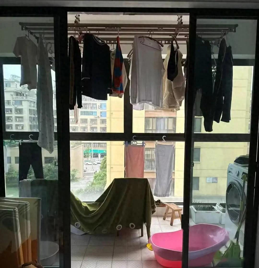 Bố t&ocirc;i ki&ecirc;n quyết biến ban c&ocirc;ng th&agrave;nh ph&ograve;ng tr&agrave;, cả nh&agrave; phản đối kịch liệt nhưng kết quả khiến t&ocirc;i tự h&agrave;o cả đời- Ảnh 1.