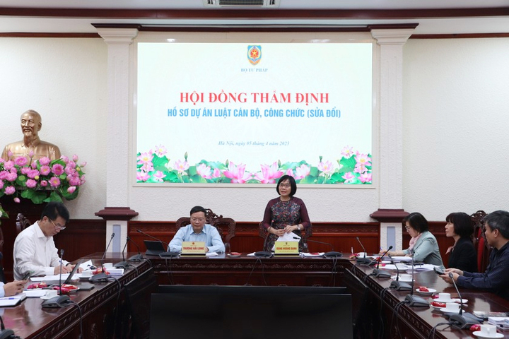 Bộ Nội vụ đề xuất bỏ ngạch công chức quản lý theo vị trí việc làm - Ảnh 1. Bộ Nội vụ đề xuất bỏ ngạch công chức quản lý theo vị trí việc làm - Ảnh 1.