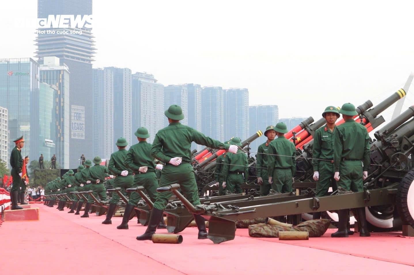 Cận cảnh đại bác bến Bạch Đằng khai hỏa tại TP . HCM kỷ niệm 50 năm thống nhất - Ảnh 8.