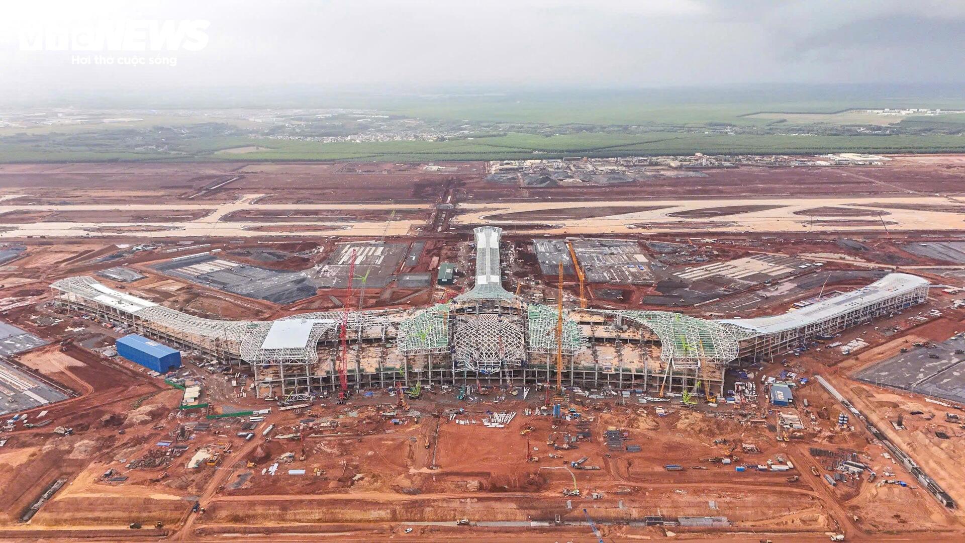 Quá trình nâng mái thép 5 . 300 Tấn tại sân bay Long Thành - Ảnh 1.