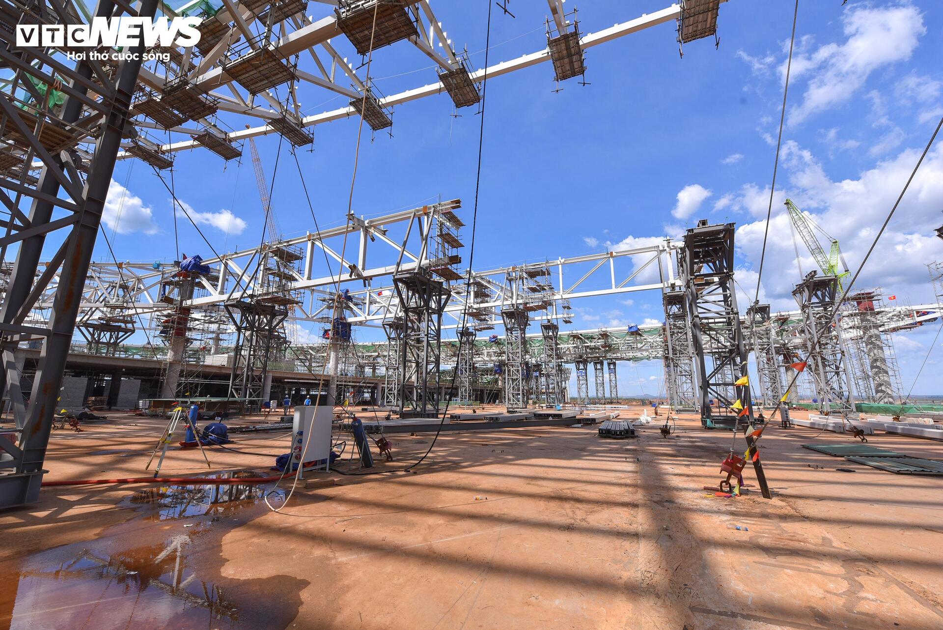 Quá trình nâng mái thép 5 . 300 Tấn tại sân bay Long Thành - Ảnh 11.