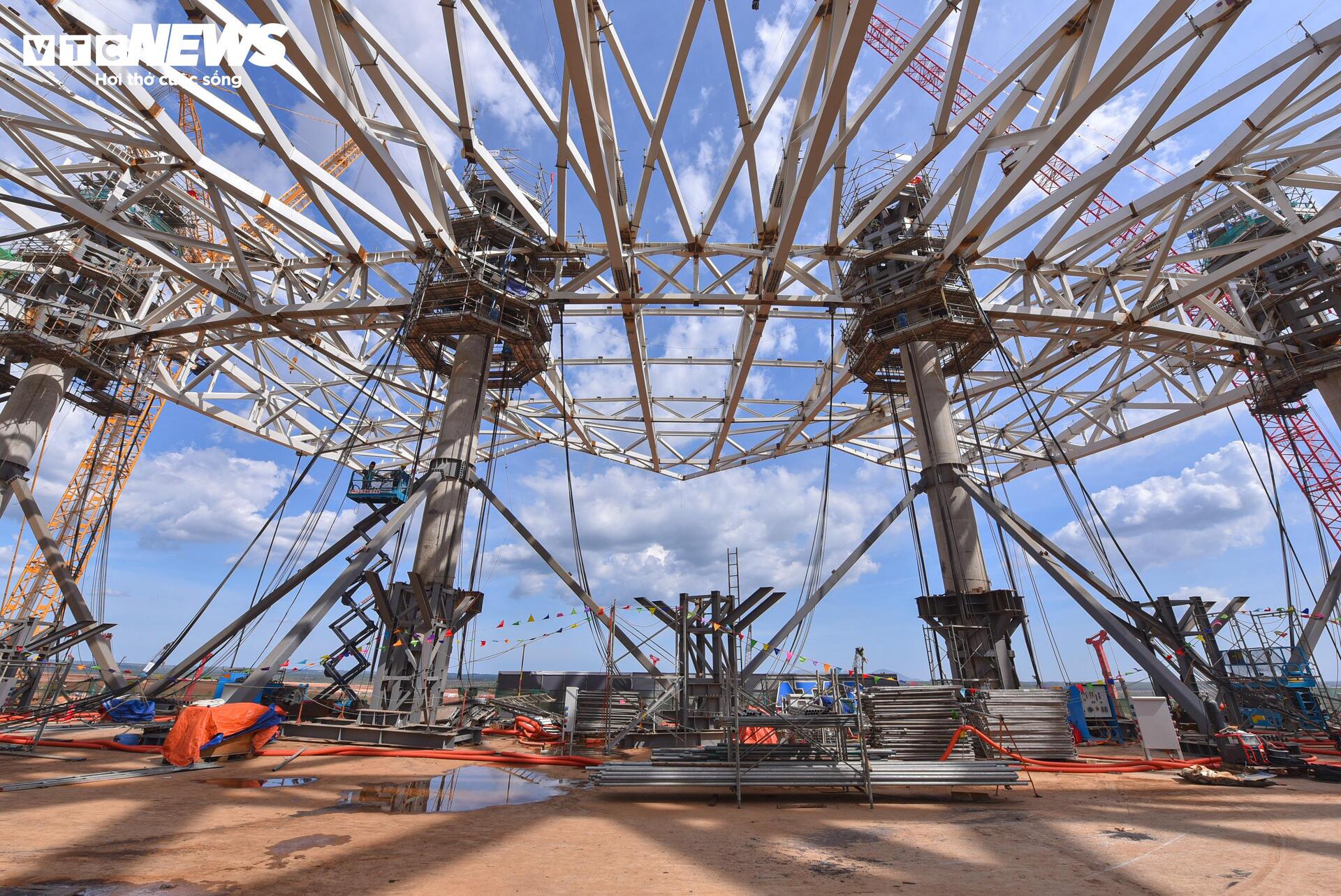 Quá trình nâng mái thép 5 . 300 Tấn tại sân bay Long Thành - Ảnh 3.