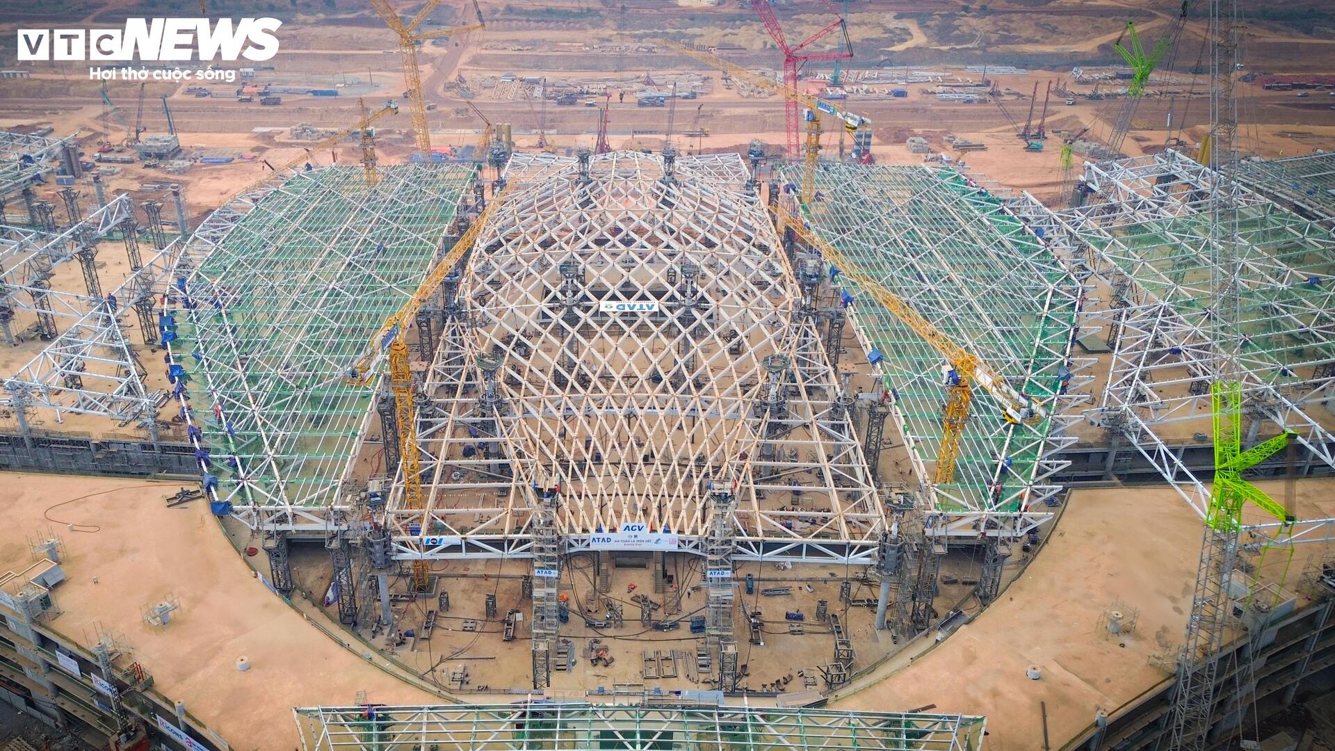 Quá trình nâng mái thép 5 . 300 Tấn tại sân bay Long Thành - Ảnh 9.