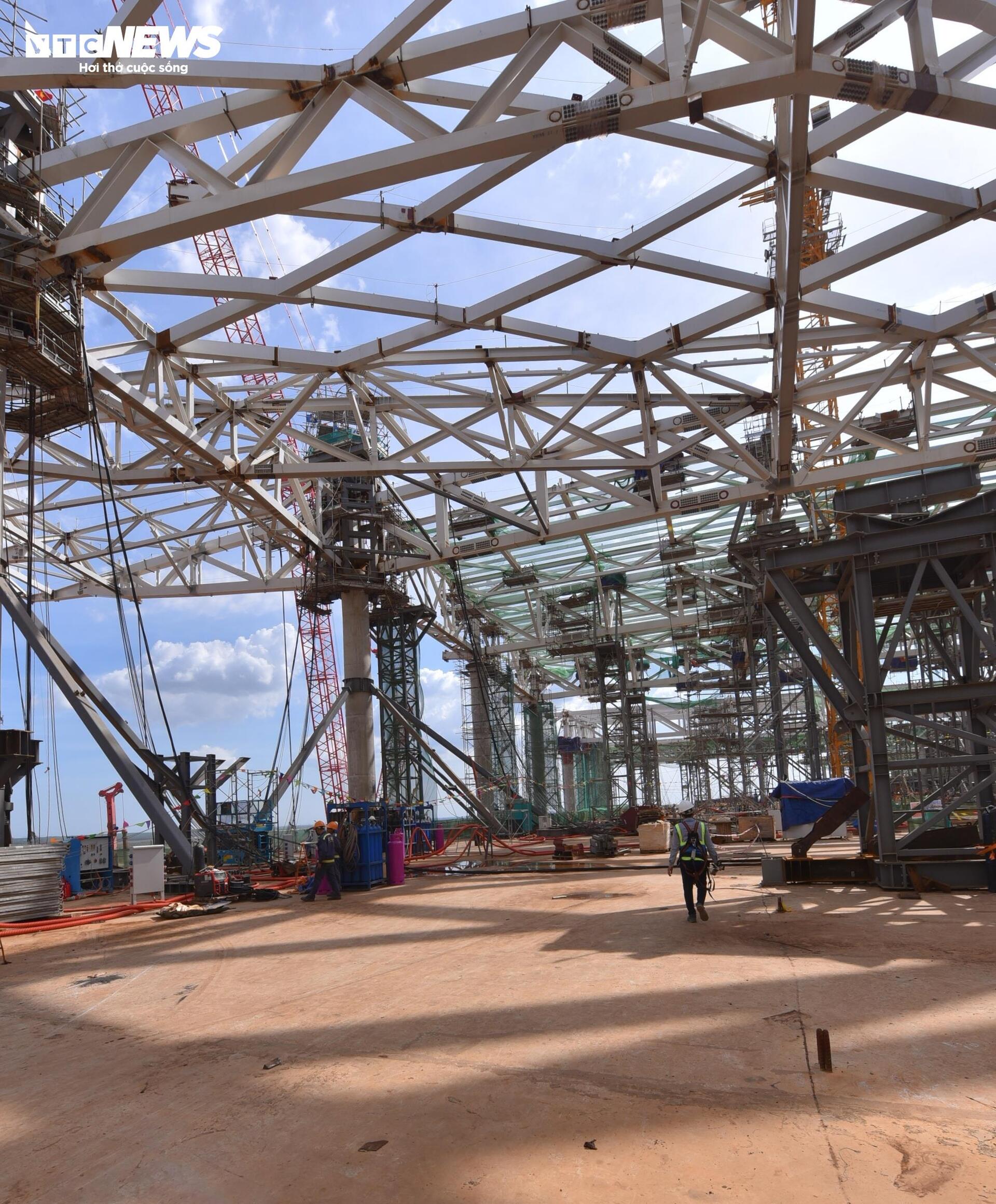 Quá trình nâng mái thép 5 . 300 Tấn tại sân bay Long Thành - Ảnh 12.