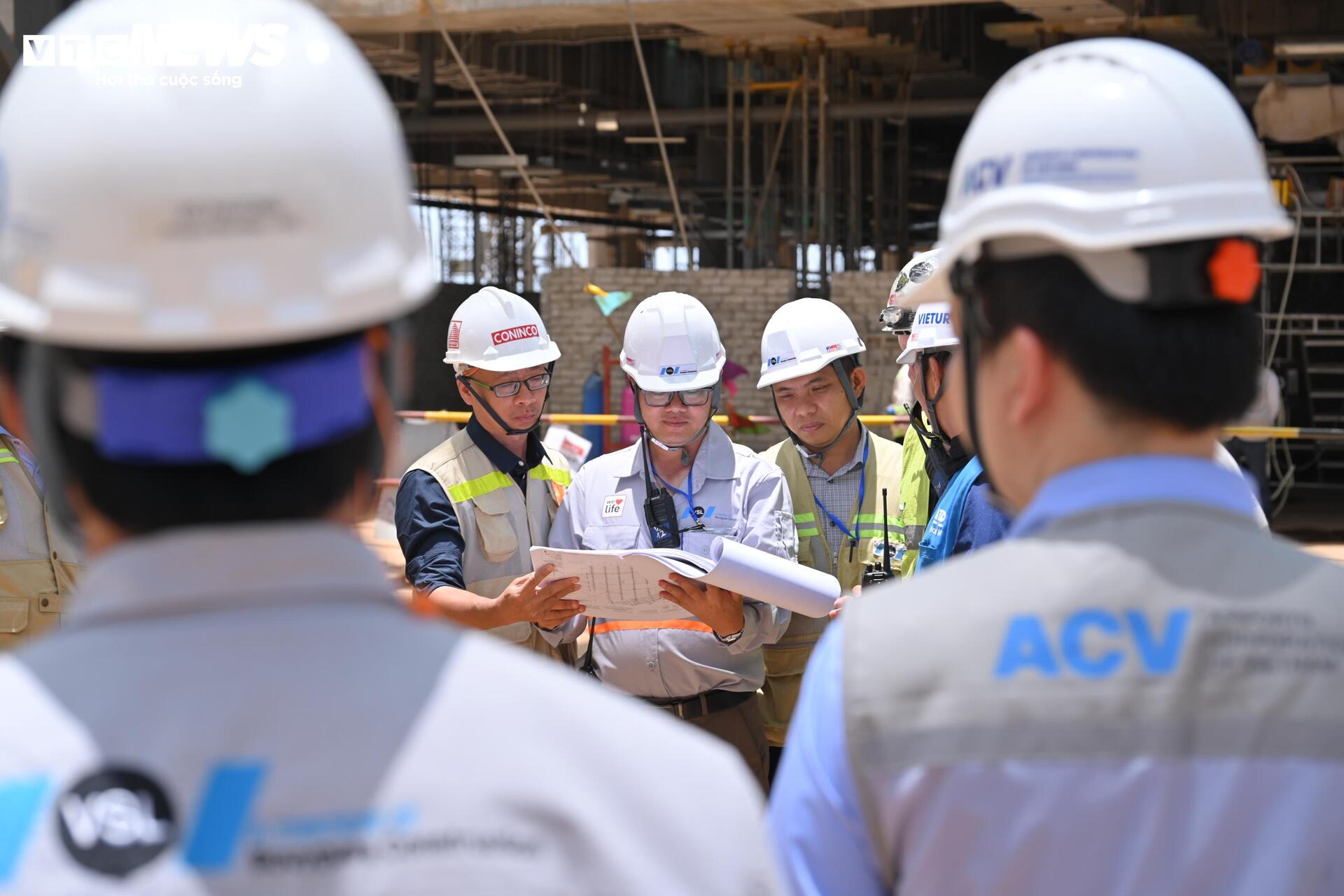 Quá trình nâng mái thép 5 . 300 Tấn tại sân bay Long Thành - Ảnh 14.