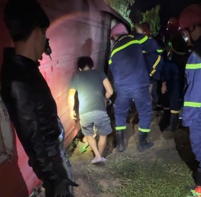 Lật xe khách Bình Định trong đêm: Nhiều người thương vong tại Quốc lộ 19C - Ảnh 2.