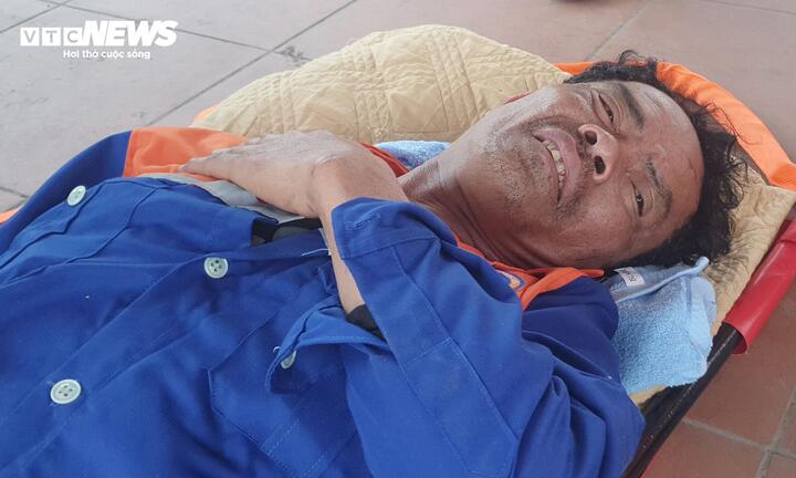 Ngư dân thoát nạn trong tai nạn tàu cá Thanh Hóa bị tàu nước ngòai đâm chìm - Ảnh 2.