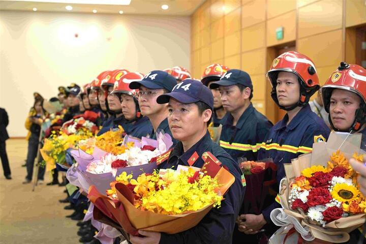 Đại tá Nguyễn Minh Khương kể lại hành trình cứu hộ cảm động tại Myanmar - Ảnh 1. Đại tá Nguyễn Minh Khương kể lại hành trình cứu hộ cảm động tại Myanmar - Ảnh 1.