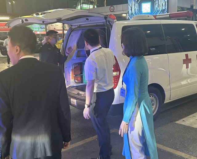 Vietnam Airlines vận chuyển thần tốc mô tạng ngay trong đêm Vietnam Airlines vận chuyển thần tốc mô tạng ngay trong đêm
