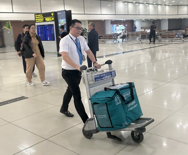 Chuyến bay lùi giờ cất cánh 35 phút để đợi hành khách đặc biệt- Ảnh 3. Chuyến bay lùi giờ cất cánh 35 phút để đợi hành khách đặc biệt- Ảnh 3.