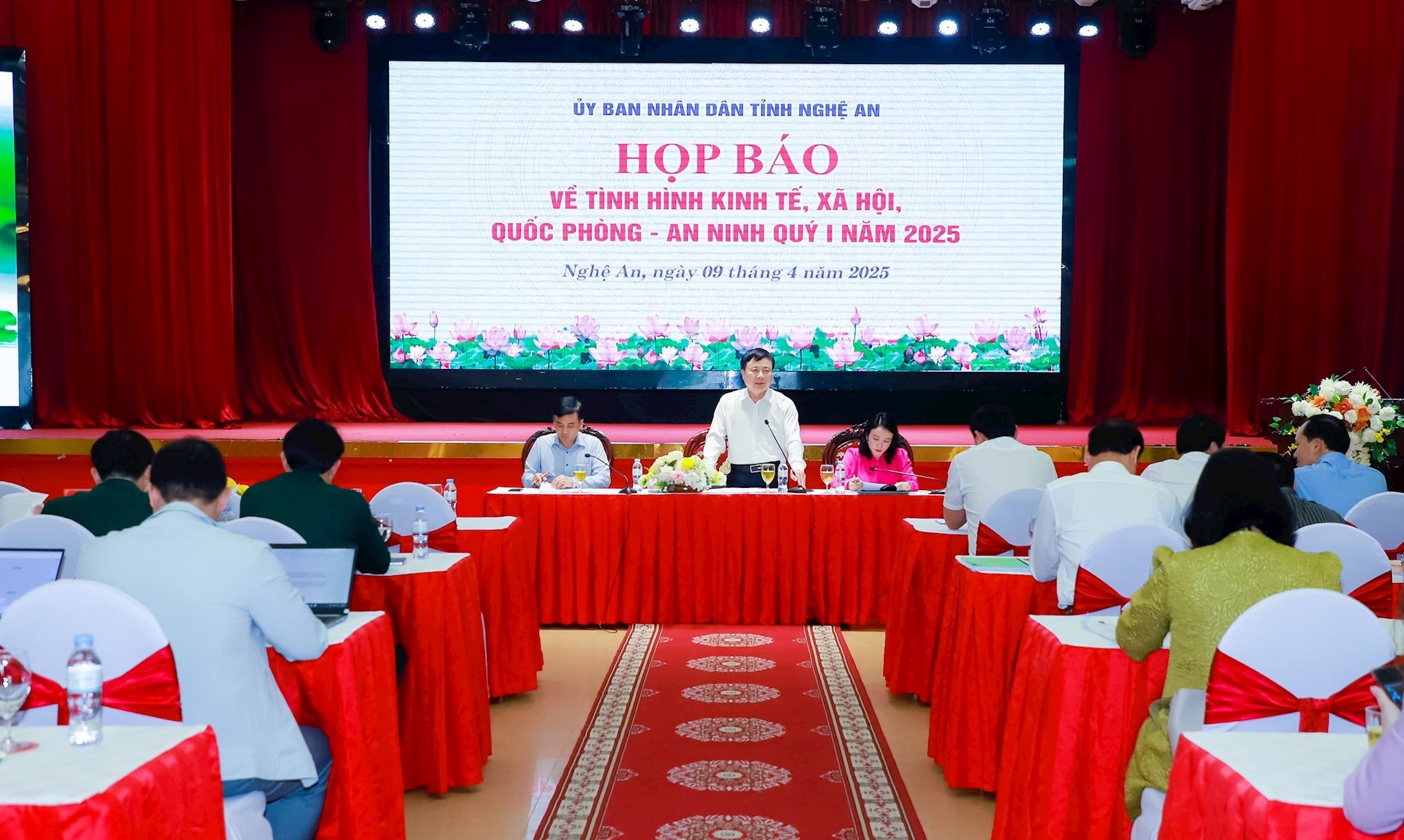 Một cán bộ huyện ủy nghỉ hưu trước tuổi được đề nghị hưởng chế độ hơn 2,46 tỉ đồng- Ảnh 1.