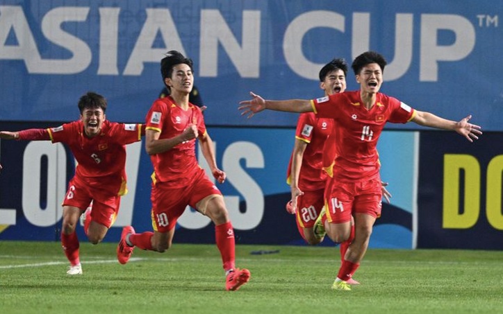 Quả bóng Vàng tỏa sáng, tuyển Việt Nam đánh bại Saudi Arabia trong trận cầu đầy kịch tính - Ảnh 2.