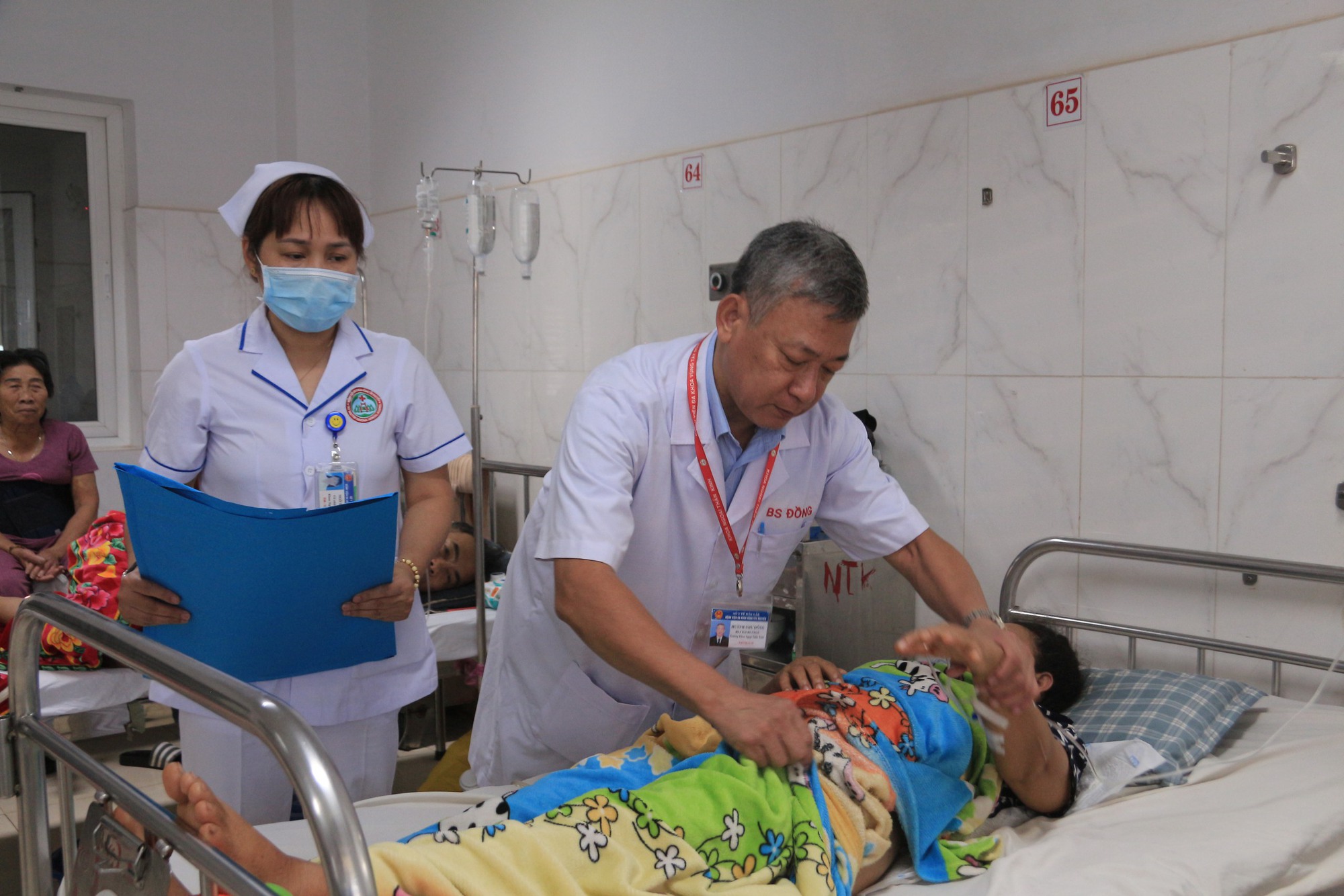 Hàng trăm ca tai nạn hái tiêu mỗi ngày tại Tây Nguyên - Ảnh 2. Hàng trăm ca tai nạn hái tiêu mỗi ngày tại Tây Nguyên - Ảnh 2.