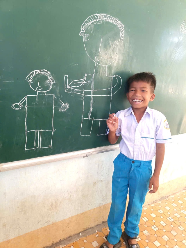 Clip: X&uacute;c động học sinh gạ "b&aacute;n gạo" cho thầy gi&aacute;o để mua b&uacute;t- Ảnh 2.