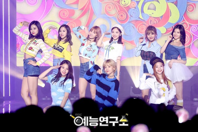 Biểu tượng thanh xuân thay đổi chóng mặt ở tuổi 30: Đã hết ngây thơ, lắc hông 3 giây cả ngàn người "đổ gục”- Ảnh 1.