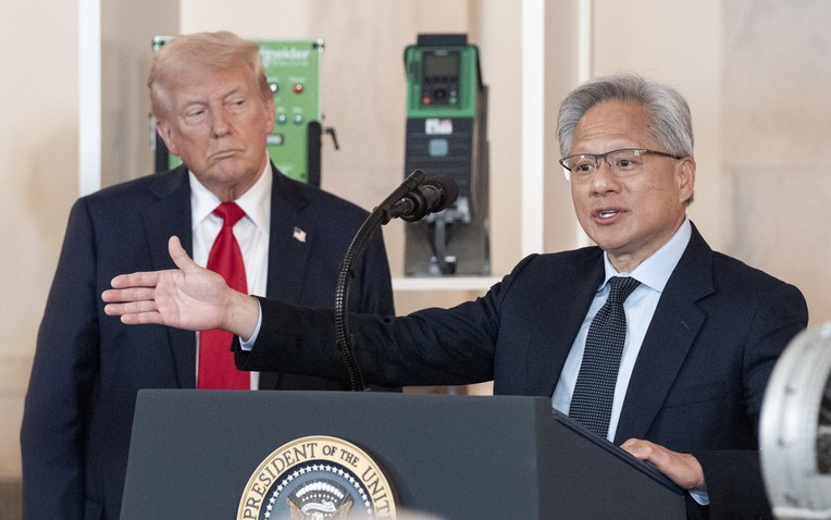 NVIDIA kêu gọi nới lỏng quy định xuất khẩu chip AI, nhưng chính quyền Trump lại muốn siết chặt hơn nữa 4372c3bd 4c19 4522 a2c4 a01fc93d35b0c206c9f2 174608415920913657399 179 0 2738 4095 crop 1746084167501910534272 1746114763094 1746114763222971233527