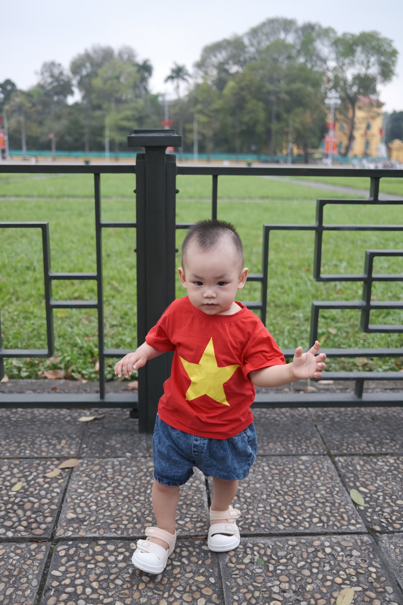 Hội cầu thủ nổi tiếng rầm rộ khoe ảnh cùng con yêu nước: Tự hào màu cờ sắc áo từ sân cỏ đến ngoài đời- Ảnh 4. Hội cầu thủ nổi tiếng rầm rộ khoe ảnh cùng con yêu nước: Tự hào màu cờ sắc áo từ sân cỏ đến ngoài đời- Ảnh 4.