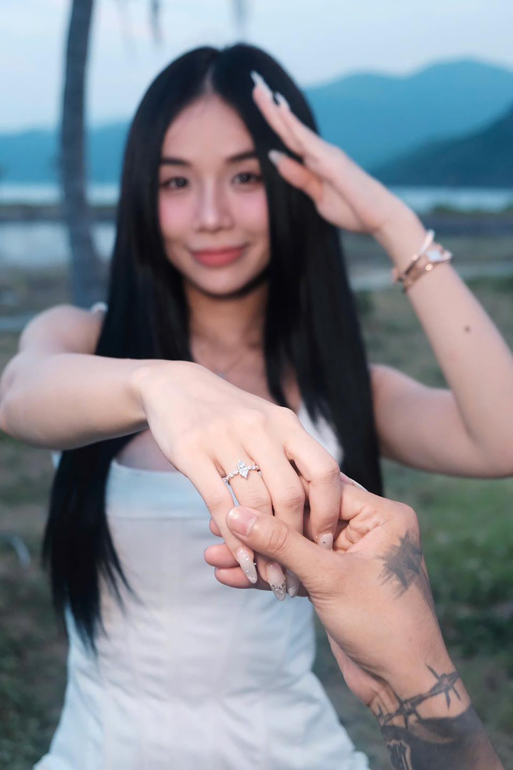 Đạt G cầu hôn Cindy Lư sau 5 năm yêu - Ảnh 1.