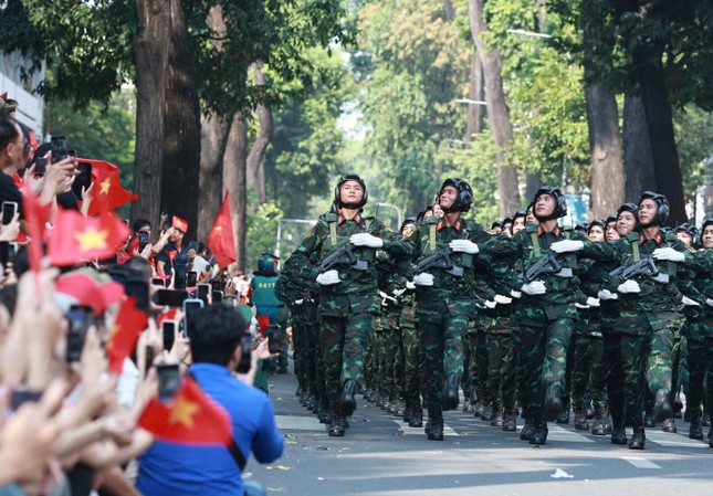 Quân ủy trung ương cảm ơn nhân dân sau Lễ kỷ niệm 50 năm thống nhất đất nước - Ảnh 1.