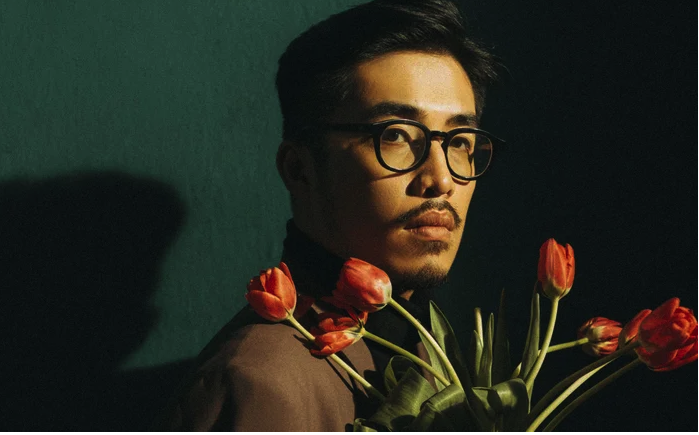 Vbiz có 1 nam ca sĩ tốt nghiệp Học viện Khoa Học Quân Sự Hà Nội, từng làm giảng viên tiếng Anh tại trường Sĩ quan Đặc công- Ảnh 1.