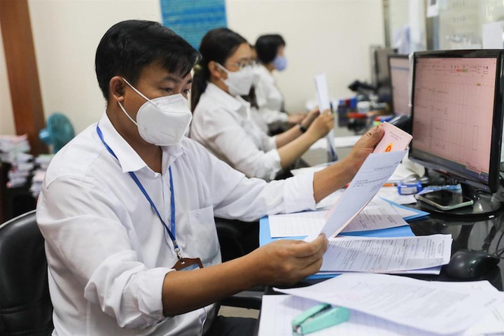 Bộ Nội vụ hướng dẫn chế độ nghỉ hưu trước tuổi cho cán bộ sắp xếp bộ máy - Ảnh 1. Bộ Nội vụ hướng dẫn chế độ nghỉ hưu trước tuổi cho cán bộ sắp xếp bộ máy - Ảnh 1.