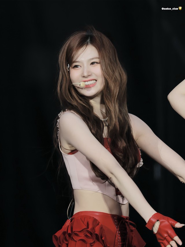 Biểu tượng thanh xuân thay đổi chóng mặt ở tuổi 30: Đã hết ngây thơ, lắc hông 3 giây cả ngàn người "đổ gục”- Ảnh 10.